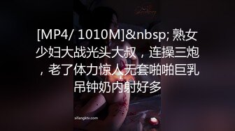 全景女厕TP边嘘嘘边自拍的美少妇