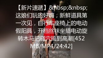 新来的美女小宝贝，奶子上还有纹身呢，在狼友的指挥下抠弄骚逼，高潮喷水，漏着脸揉着奶子边叫边抠精彩刺激