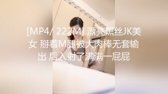 情趣酒店胸前纹身社会哥带漂亮小女友操逼进来就脱掉衣服