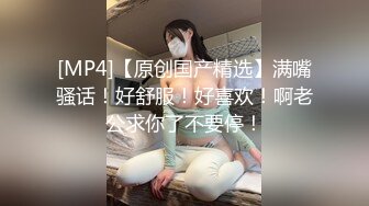 近距离看看这骚货是怎么吃大鸡巴的