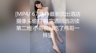 性感的小妖，小骚狐狸吃着主人的鸡巴，自己的小鸡鸡也被主人手撸，场面真刺激！