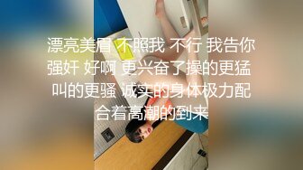 牛仔裤白色T恤御姐 这高挑娇躯笔直大长腿让人欲罢不能，各种享受真刺激