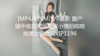 眼镜哥约操兼职学生嫩妹让妹先足交一下,吸吮口交活很棒,翘起屁股对着镜头后入快速深插