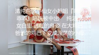 时装模特和摄影师大胆模仿优衣库在试衣间打炮