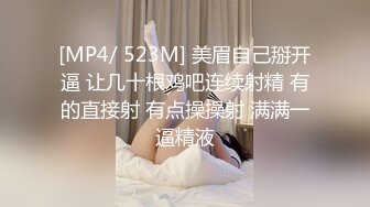 海天卖淫女小怜自拍宣传 摄影师看到骚逼忍不住要淫猥一下