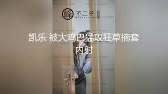 吊钟大奶风骚女友的无限诱惑，跟狼友互动撩骚听指挥，自己吃骚奶子撅着屁股看逼逼，自己抠穴浪叫呻吟好骚啊