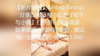 [MP4/ 1.98G] 淫荡小少妇开房操逼！摄像老哥旁边观战！抓起大屌贪婪吸吮，黑丝撕裆爆操，操的太爽没力气了