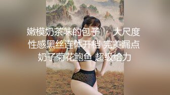 4个艺术学院出来的兄弟姐妹们约在一起寻刺激