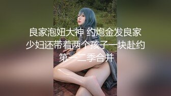 美女下面我不知道这是什么东西，反正是出了很多。