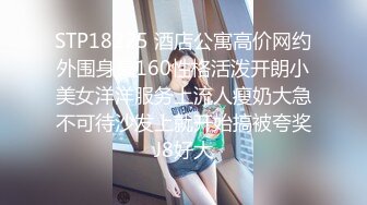 [MP4/ 943M] 眼镜金发双胞胎妹子一起诱惑给你看，扭动屁股脱光光扣穴，抬起双腿掰穴一起揉搓