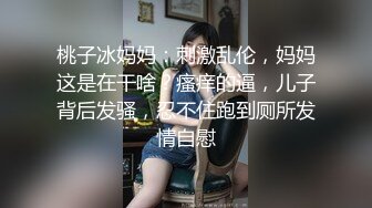 长相清纯娇小身材嫩妹足球宝贝装品牌，脱掉衣服翘起屁股露肥逼，深喉口交后入抽插摸阴蒂，骑乘猛操高潮出白浆