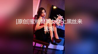 巨乳美女露脸口交 暴爽第二部，还放着AV声音刺激对方