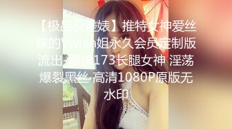 人妖系列之长发披肩时尚白嫩妖妖对着镜头爱抚口交变硬做着插屁眼勾引诱惑网友