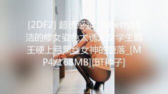 尝试操两个极品御姐，谁料第一个妹子太勾人，第二个制服美女只好舔吸把玩