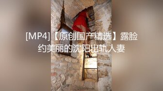 《极品CP魔手外购》价值千元坑神巨作！商场全景特写镜头偸拍女卫超多小姐姐方便~有极品美女各种性感大屁股视觉盛宴 (6)