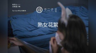 国产极品风骚人妻3P系列4 制服人妻被干还拿个口红放在逼那也是会玩 干完还讨论下水多不多