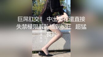 穿个睡衣这妞都不安分