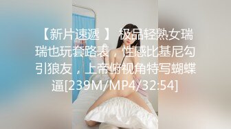 洗浴中心内部员工偷拍几个白白嫩嫩的美女洗澡泡汤