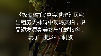 约了两个性感白衣妹子玩双飞，一只棒棒让两个妹子玩得不亦乐乎