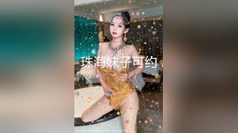 公園裏豪放騎木馬的美少婦,白內內全走光了