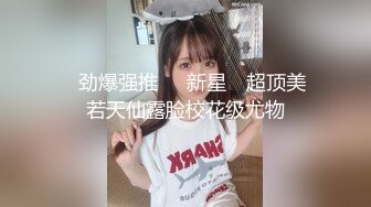 清纯美眉玩游戏太投入走光露点了都不知道