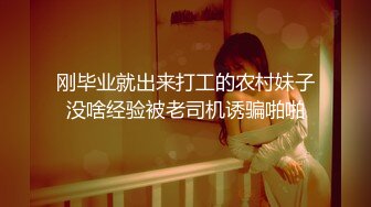 大奶头少妇享受男技师的精油SPA，在男技师的双手按摩下奶头都立起来了，带着套子抠骚逼到高潮抽搐