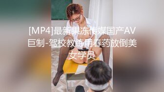 体育系腹肌学长 被两白袜学弟调教 前后塞满 无套轮操