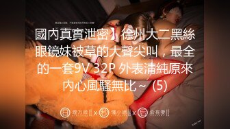 国产麻豆AV MD MD0030 淫过年下-淫荡侄女的新年茎喜 欧美玲