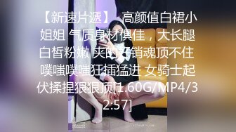 我的钢琴老师还是有功底的，一边被插一边演奏