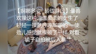 娇小美女小姐姐米拉自慰激情啪啪，振动棒磨穴一脸享受，开档黑丝无毛嫩穴，骑乘打桩跳蛋震动，操到高潮喷水