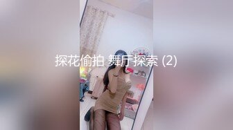 大奶子骚逼少妇跟小哥户外车上玩耍，脱光了让小哥拳交骚穴，撅着屁股后入掏逼跳蛋玩阴蒂，精彩刺激高潮续集