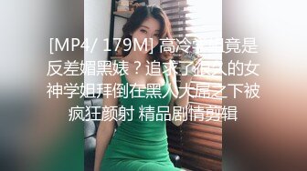 《魔手?外购最新露出》推特网红人气女神（爱吃菠萝）真爱粉群内福利2部小区楼道内裸身边走边换情趣丝袜户外人前露出