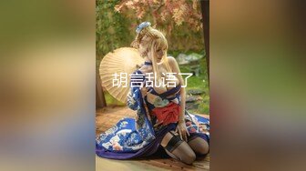 大神男扮女装进入女澡堂偷拍俩妹子光着白花花的屁股在称体重,妹子还说又长肉肉了