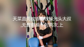 -黑丝爆乳骚妈勾引儿子在高铁卫生间里草逼