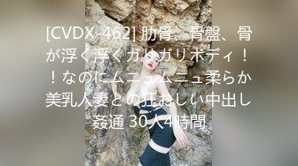 商城跟随抄底美女 齐逼包臀裙 居然还是真空无内 逼毛超长 旁边还带着这么大小男孩