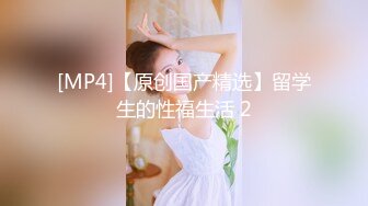 酒吧女厕手电补光连拍四，位美女的多毛小黑鲍