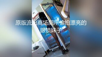 喜欢吃大鸡巴的金发女郎在酒店给男友舔蛋,最后射嘴里