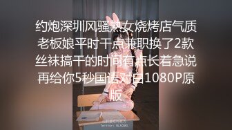 【极品稀缺 破解摄像头】JK风小姐姐更衣间拿手机自拍 多角度偷拍