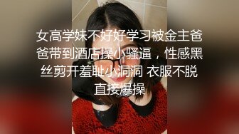 商场女厕全景偷拍挎包短裙美少妇前后围着她拍了一圈 (2)