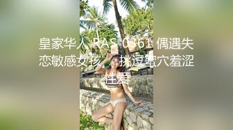 隔壁家的美女水管坏了 来借洗手间 被屋主及3个猥琐男胁迫玩5P (1)