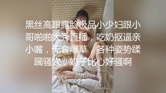 少数民族美少女露脸制服诱惑白丝情趣玩弄哥哥的大鸡巴，撸的很熟练深喉口交，自己拿大黑牛自慰骚逼呻吟