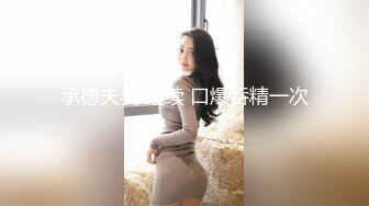 爆乳少妇让大哥在床上蹂躏，风骚的大屁股撅着