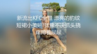 纹身熟女毫无保留的展示自己的生殖系统，甚至看到了里面的节育器