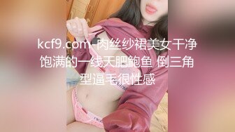 邊看美劇邊享受性感女友的口活服務 豐滿身材十分誘