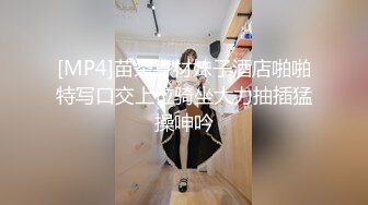 [MP4]极品尤物气质女神！白色旗袍古典风！美臀超粉嫩穴，脱光光扭腰热舞，假屌插穴，让人欲罢不能