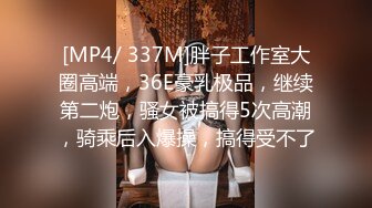 长发颜值妹子全裸自慰，道具插穴特写粉穴，水水很多