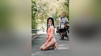 大神潜入酒店女厕近距离偷窥紫色上衣美女的干净美鲍鱼