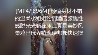 后入骚货女友，玩弄骚逼