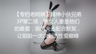 [MP4/ 1.02G] 妖艳人妻露脸激情4P伺候三个大鸡巴，肚兜情趣高跟诱惑享受三个大鸡巴的蹂躏爆草