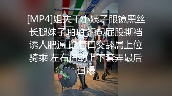 很敞亮的小妞，让大哥吃奶玩逼，淫语调教口交大鸡巴，无套爆草，各种体位干的骚穴冒白浆，呻吟可射精彩不断